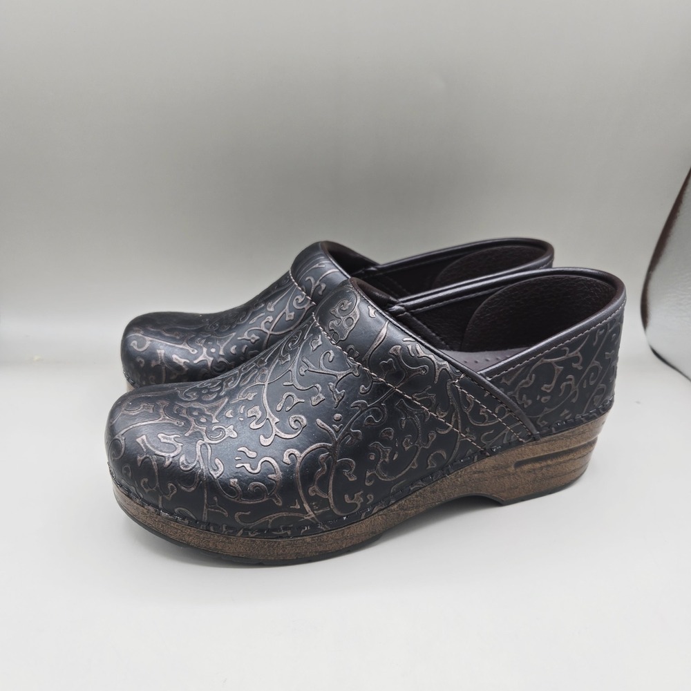 Dansko Women's Professional Clog Black Antique Tooled Size 38 7.5-8